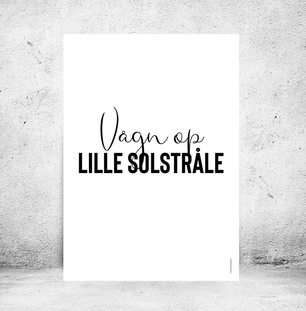 viser rektangulaer citatplakat med boernecitatet "vaagn op lille solstraale" fra www.plakatcompagniet.dk. Hvid baggrund.