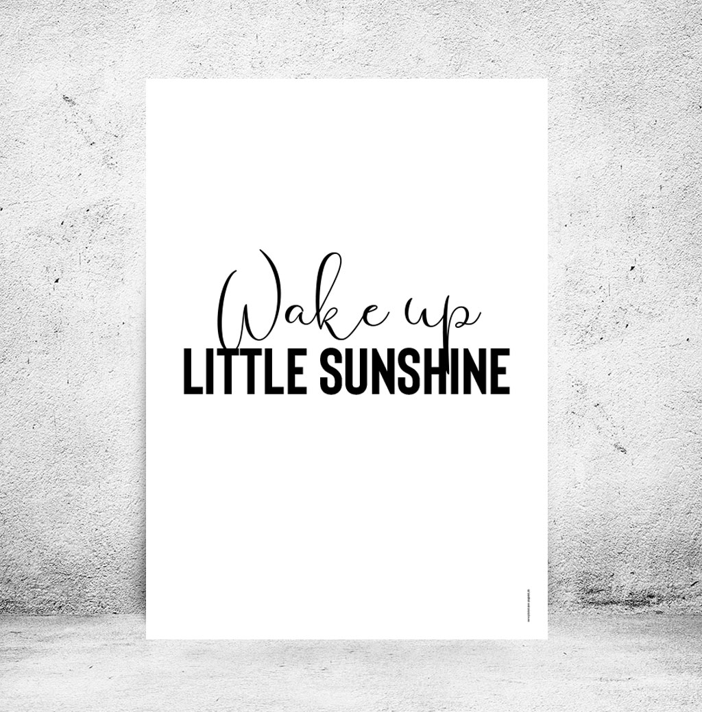 viser rektangulaer citatplakat med boernecitatet "wake up little sunshine" fra www.plakatcompagniet.dk. Hvid baggrund.