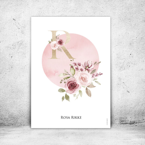 viser navneplakat med rosa blomstercirkel og guld forbogstav fra www.plakatcompagniet.dk