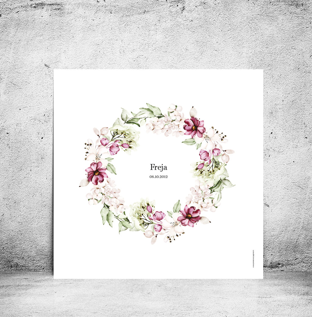 viser rektangulaer navneplakat med rosa blomsterkrans med barnets navn og foedselsdato fra www.plakatcompagniet.dk