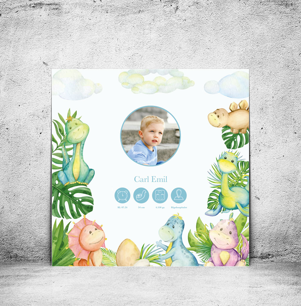 viser fødselstavle med dinosaurer og blaat tema. Designet fra www.plakatcompagniet.dk