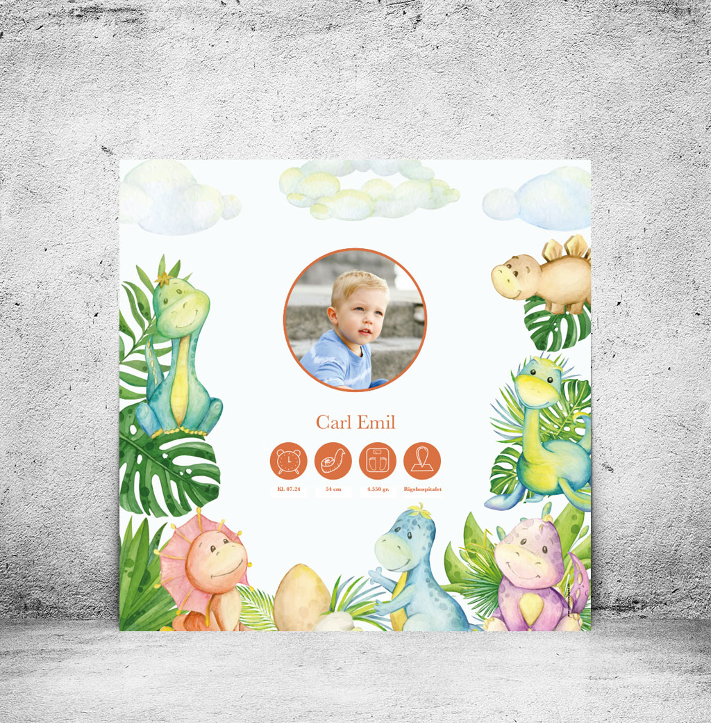 viser fødselstavle med dinosaurer og orange tema. Designet fra www.plakatcompagniet.dk