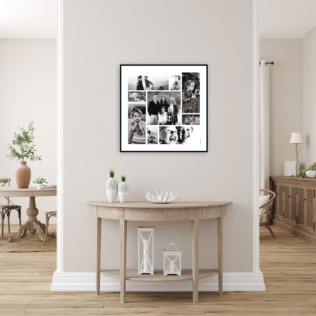 viser kvadratisk fotoplakat med 9 fotos i varierende stoerrelser. Sort_hvid fotos på hvid baggrund. Designet af www.plakatcompagniet.dk x