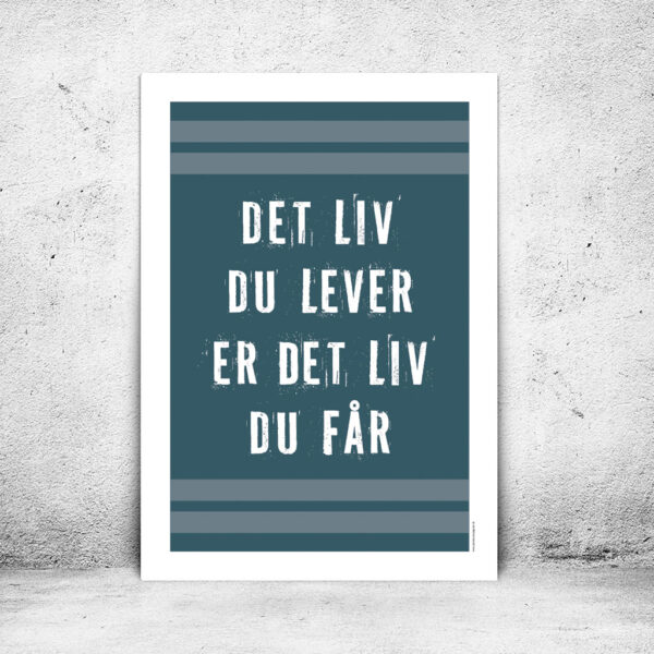 viser citatplakaten med citatet "Det liv du lever er det liv du får" på blågrøn baggrund fra www.plakatcompagniet.dk